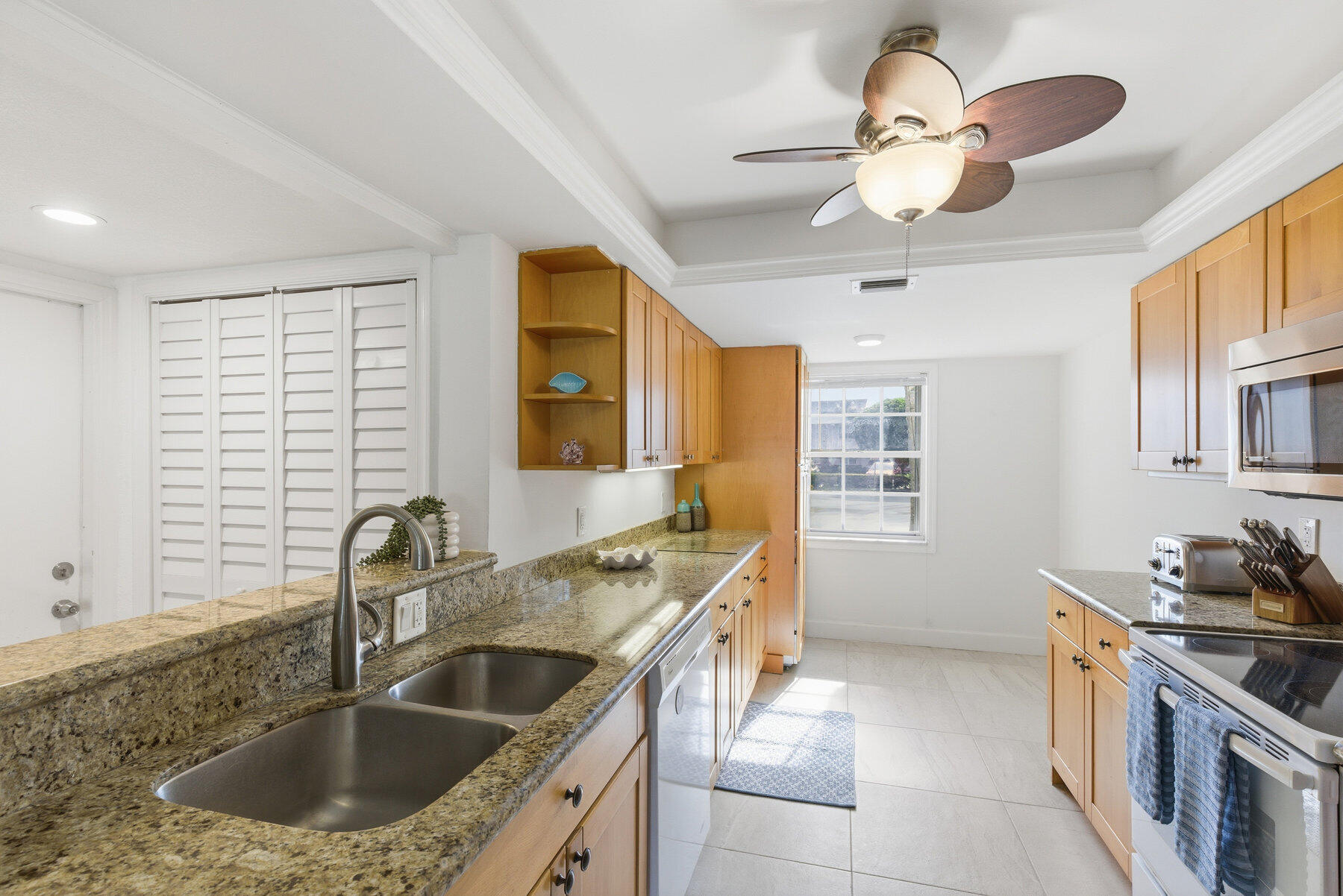 1050 Sugar Sands Boulevard, Unit 174 Singer Island, FL 33404 - Photo 6 of 34 006_00006_678