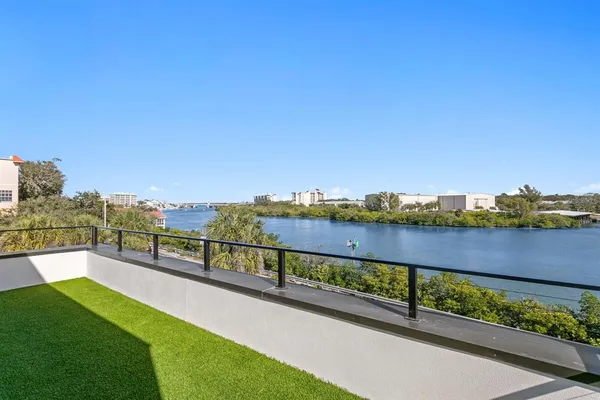 $9,950,000 | 70 Gulf Boulevard, Indian Rocks Beach, FL 33785