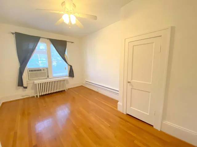 $1,050 | 2504 Longview Avenue Southwest, Unit 6, Roanoke, VA 24014