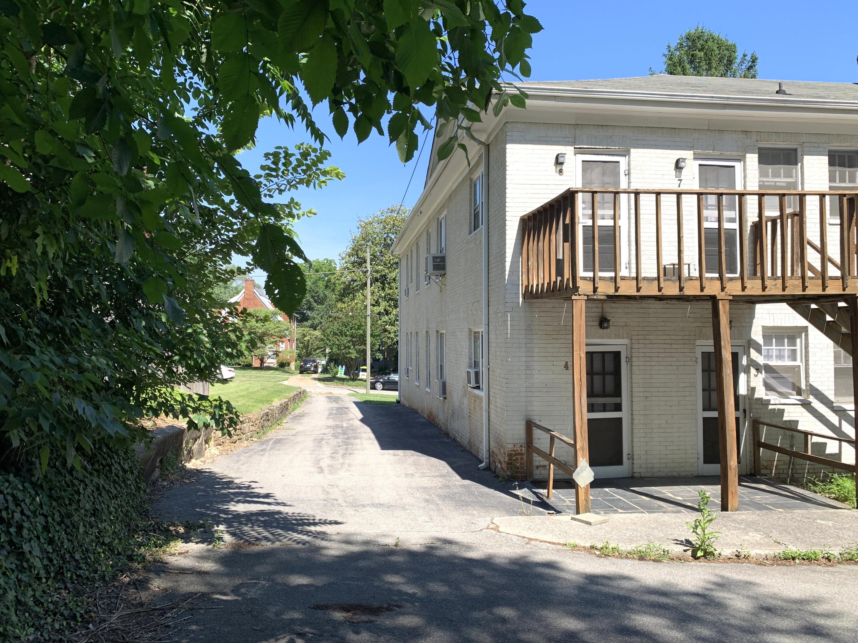 2504 Longview Avenue Southwest, Unit 6 Roanoke, VA 24014 - Photo 24 of 27 IMG_0106