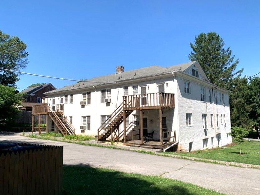 2504 Longview Avenue Southwest, Unit 6 Roanoke, VA 24014 - Photo 6 of 27 IMG_0105