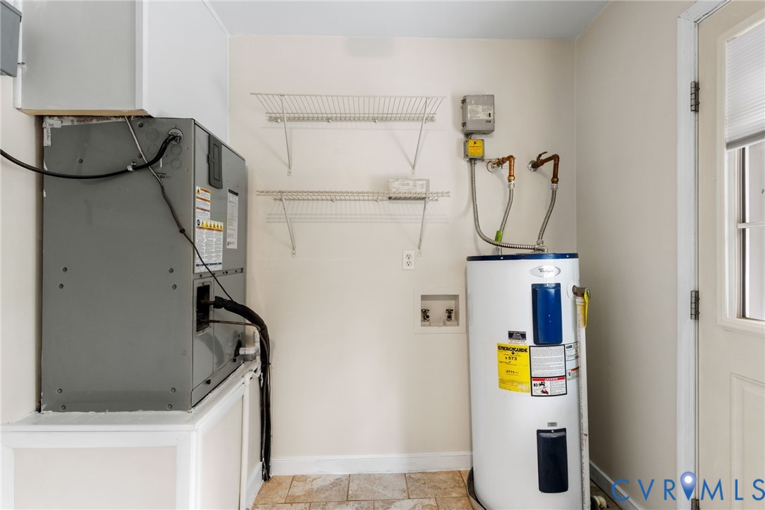 164 Kinneytown Road Mineral, VA 23117 - Photo 15 of 31 a utility room with dryer and washer