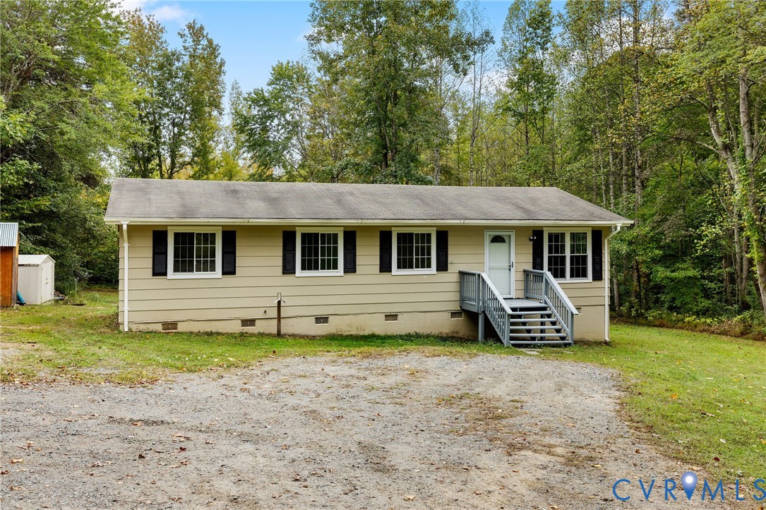 164 Kinneytown Road Mineral, VA 23117 - Photo 2 of 31 a front view of a house with garden