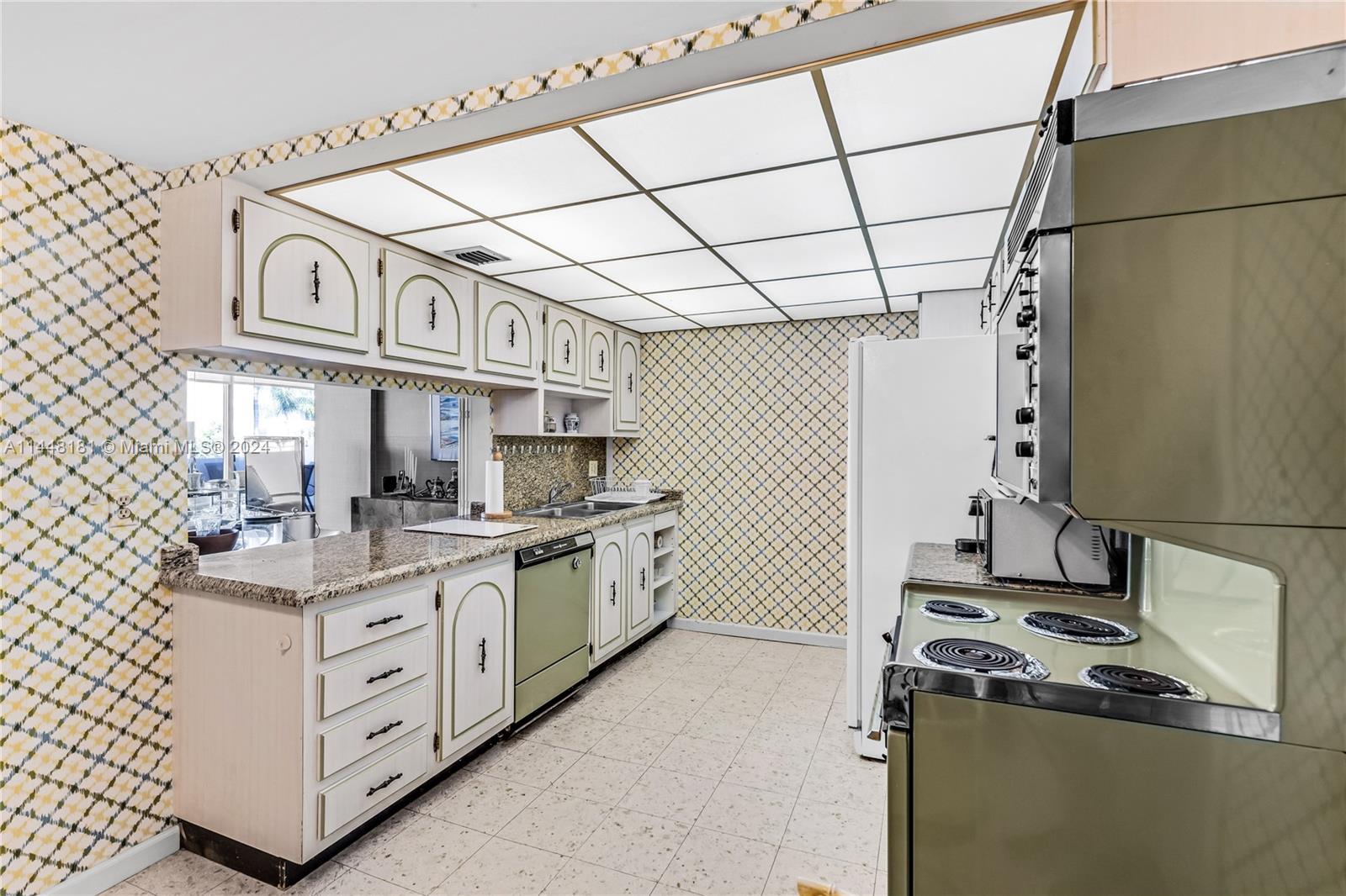 199 Ocean Ln Drive, Unit 212 Key Biscayne, FL 33149 - Photo 13 of 44 a kitchen that has a lot of cabinets in it