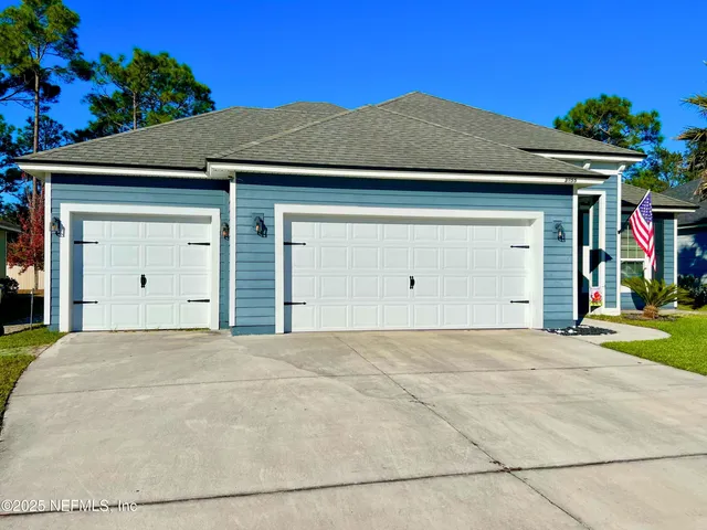 a view of entryway with a potted plant