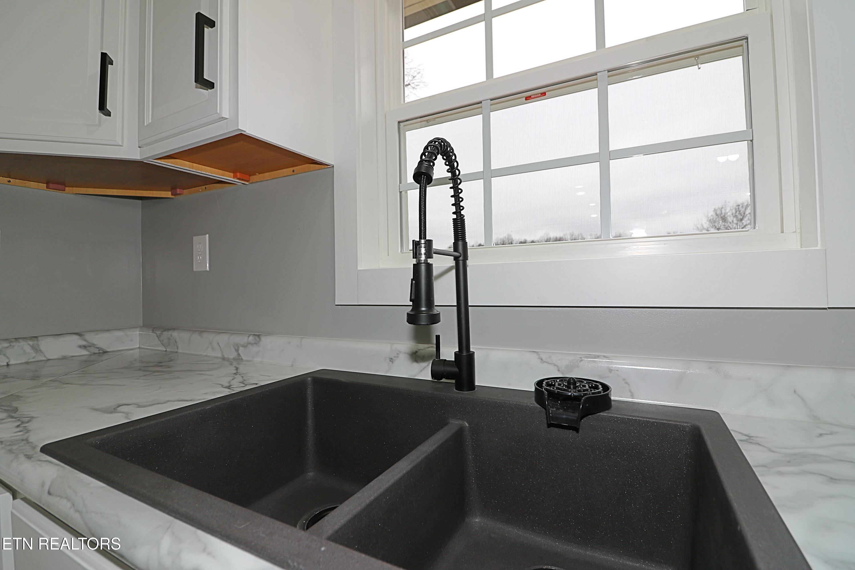 1291 Alderville Road Winfield, TN 37892 - Photo 12 of 59 094A2833