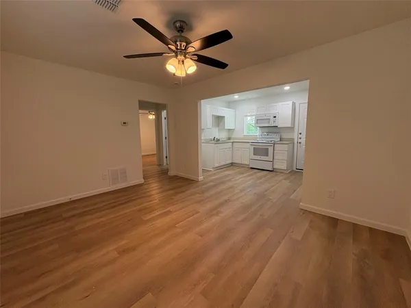 $1,495 | 206 West Sliger Drive, Duncanville, TX 75137