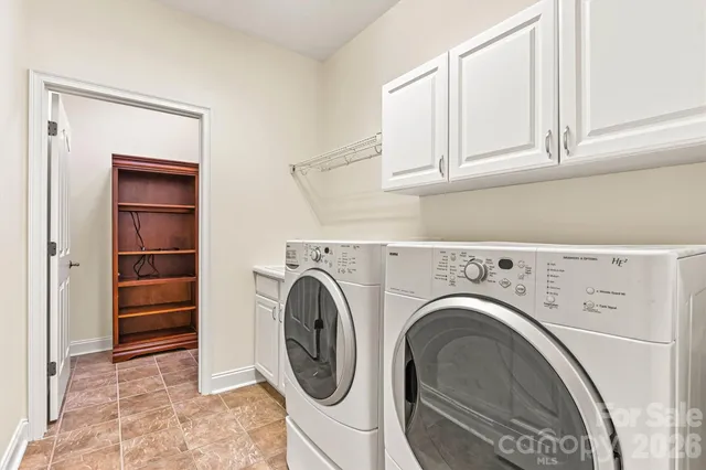 a view of kitchen with washer and dryer