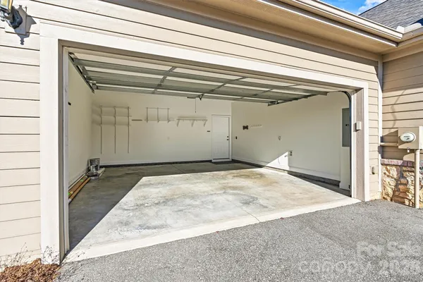 $384,900 | 823 Wynnshire Drive, Unit B, Hickory, NC 28601