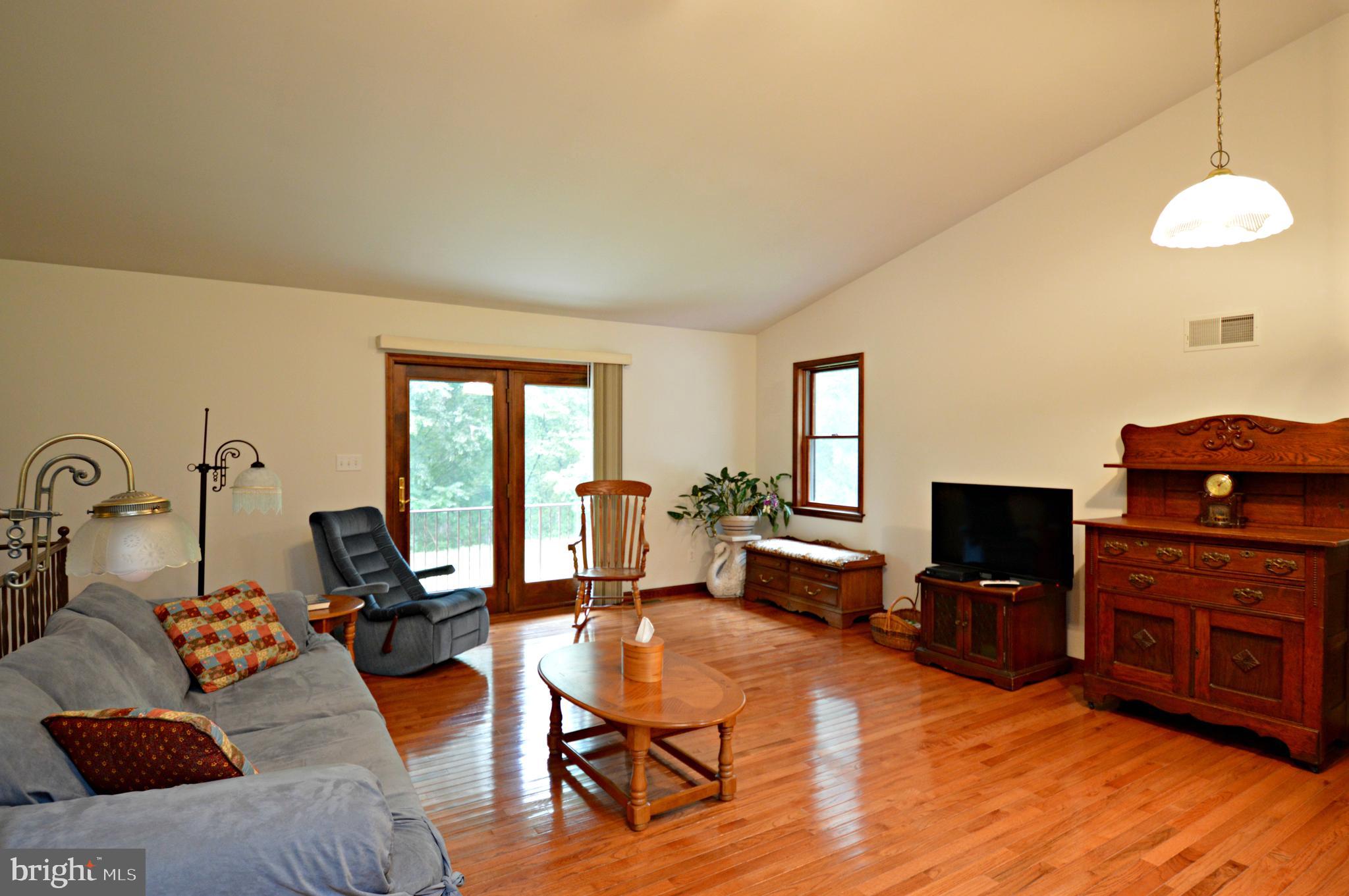 865 Bahns Mill Road Red Lion, PA 17356 - Photo 4 of 32 Living room