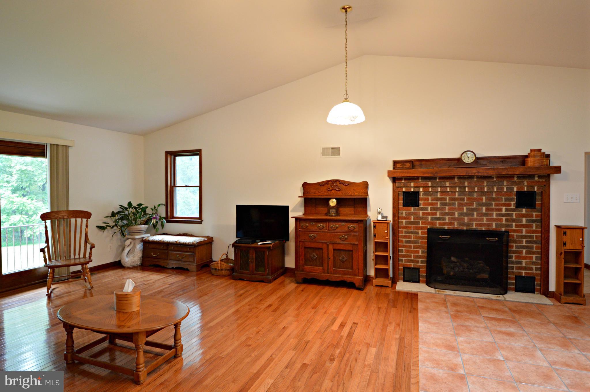865 Bahns Mill Road Red Lion, PA 17356 - Photo 5 of 32 Living room