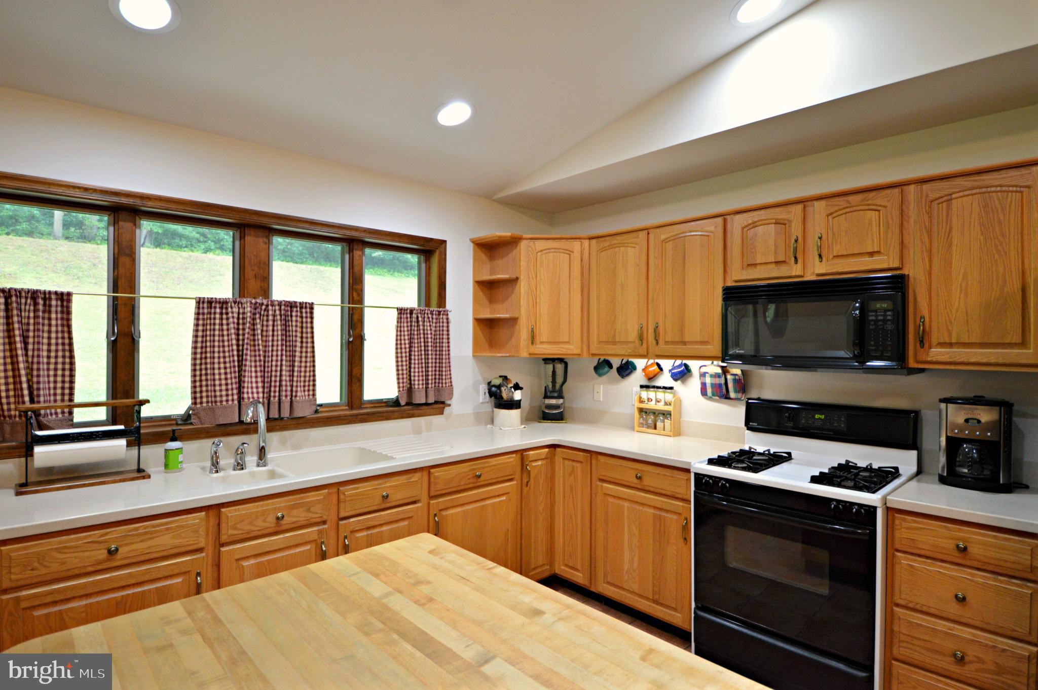 865 Bahns Mill Road Red Lion, PA 17356 - Photo 8 of 32 Kitchen