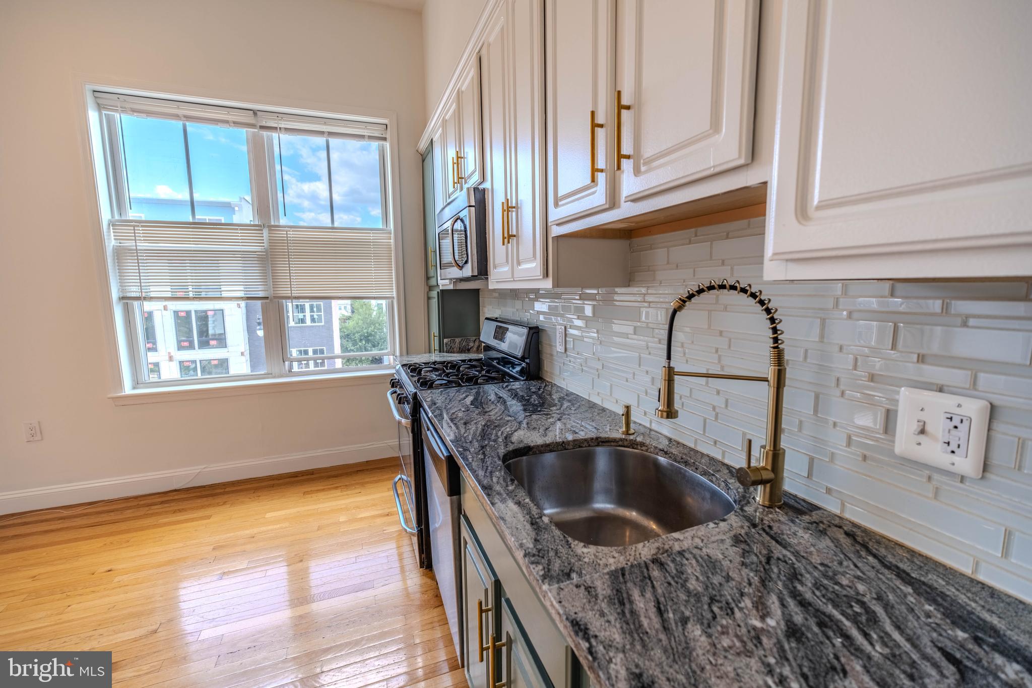 1629 L Street Northeast, Unit 305 Washington, DC 20002 - Photo 6 of 27