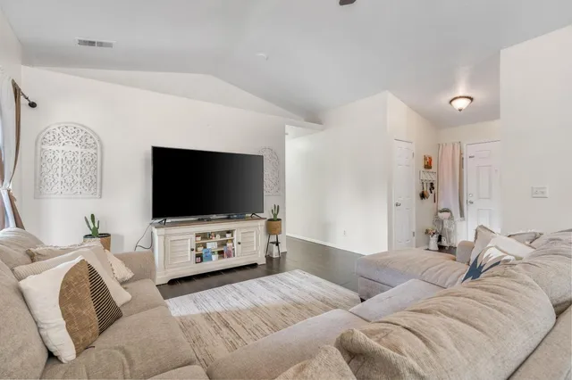 $385,000 | 525 Tucker, Sanger, CA 93657