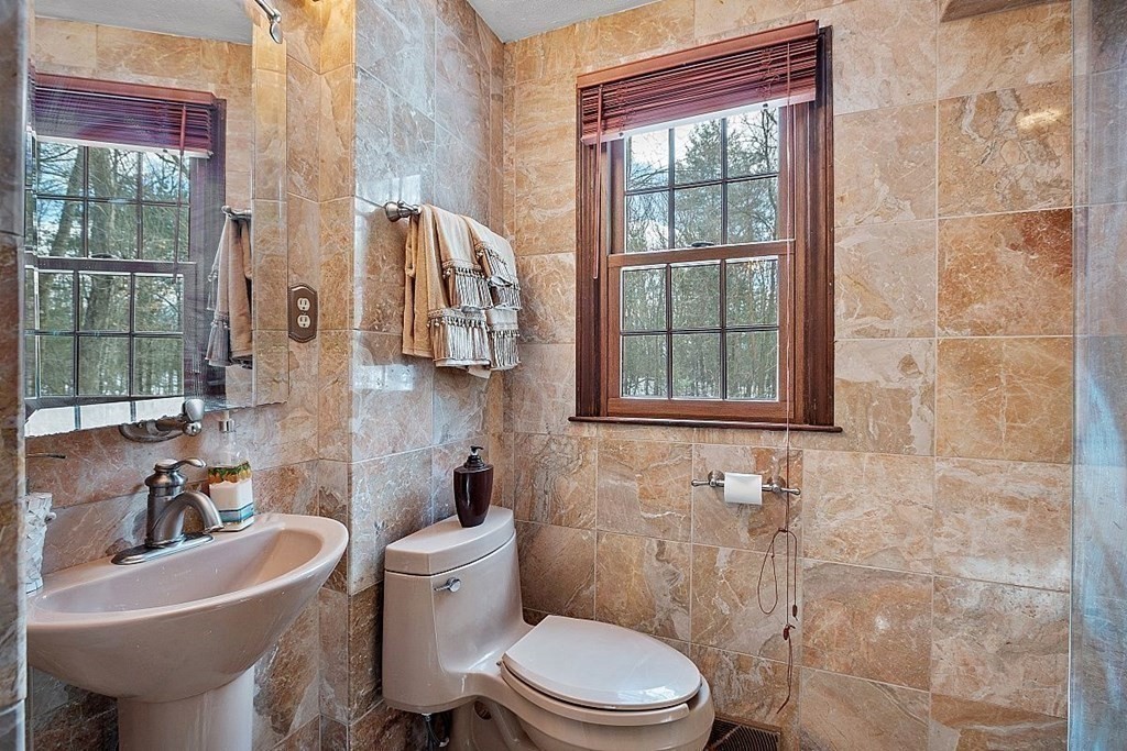 11 Drawbridge Road Westford, MA 01886 - Photo 15 of 30 Gallery Image 15