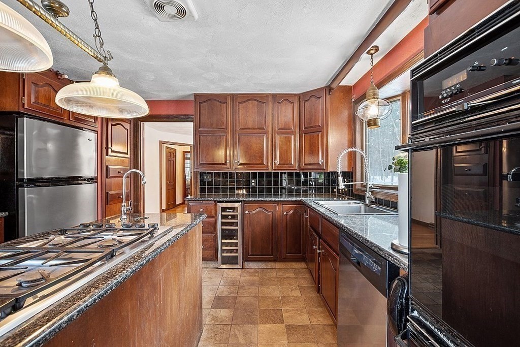 11 Drawbridge Road Westford, MA 01886 - Photo 6 of 30 Gallery Image 6