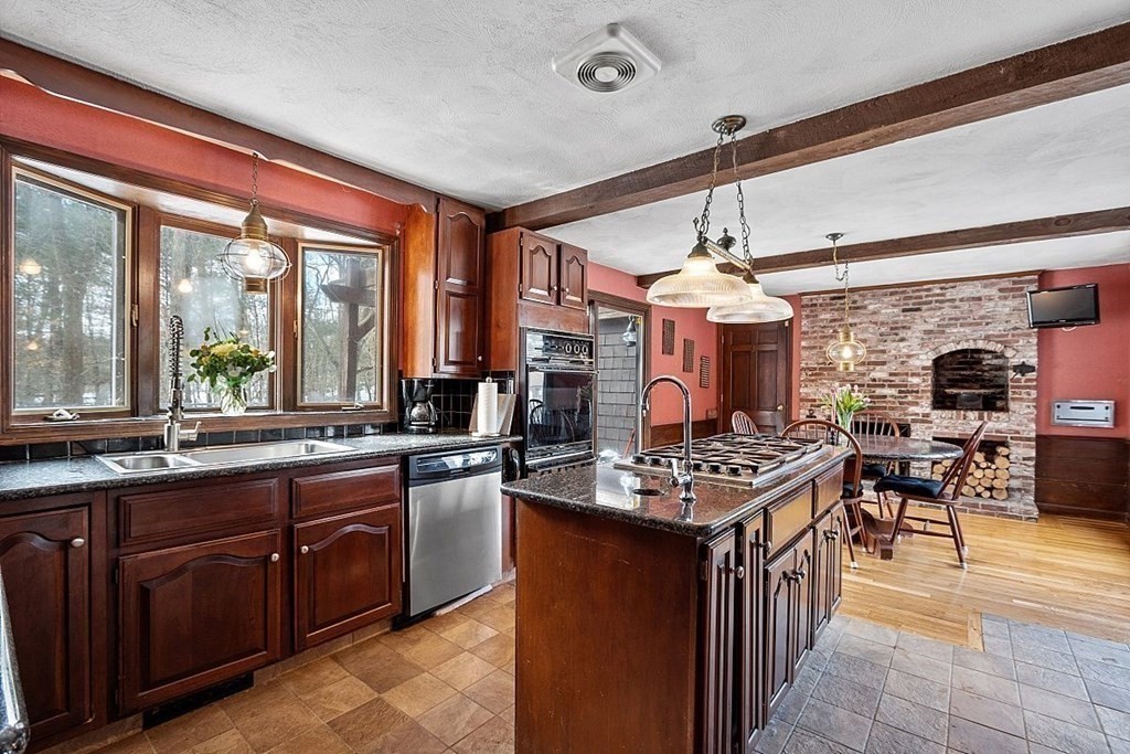 11 Drawbridge Road Westford, MA 01886 - Photo 7 of 30 Gallery Image 7