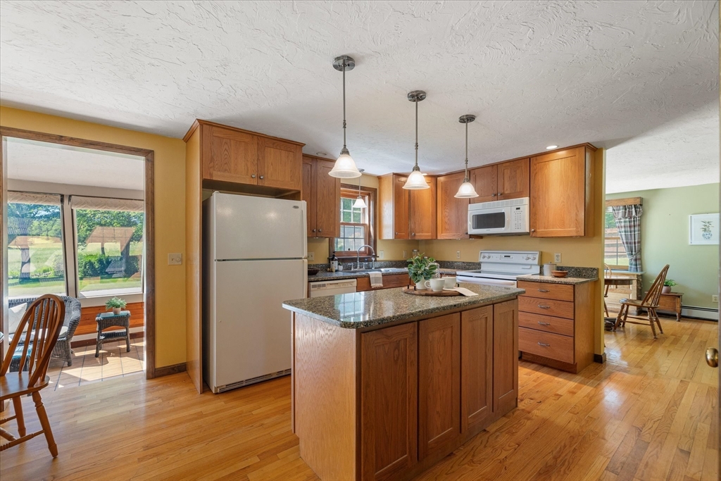 2 Fox Run Road Sterling, MA 01564 - Photo 4 of 41