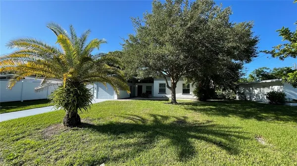 $2,350 | 2832 Bay Street, Sarasota, FL 34237