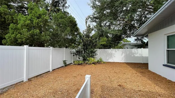 $2,350 | 2832 Bay Street, Sarasota, FL 34237