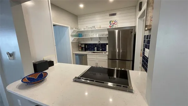 $2,350 | 2832 Bay Street, Sarasota, FL 34237