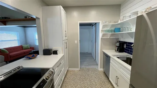 $2,350 | 2832 Bay Street, Sarasota, FL 34237