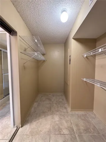 a view of entryway with a ceiling fan