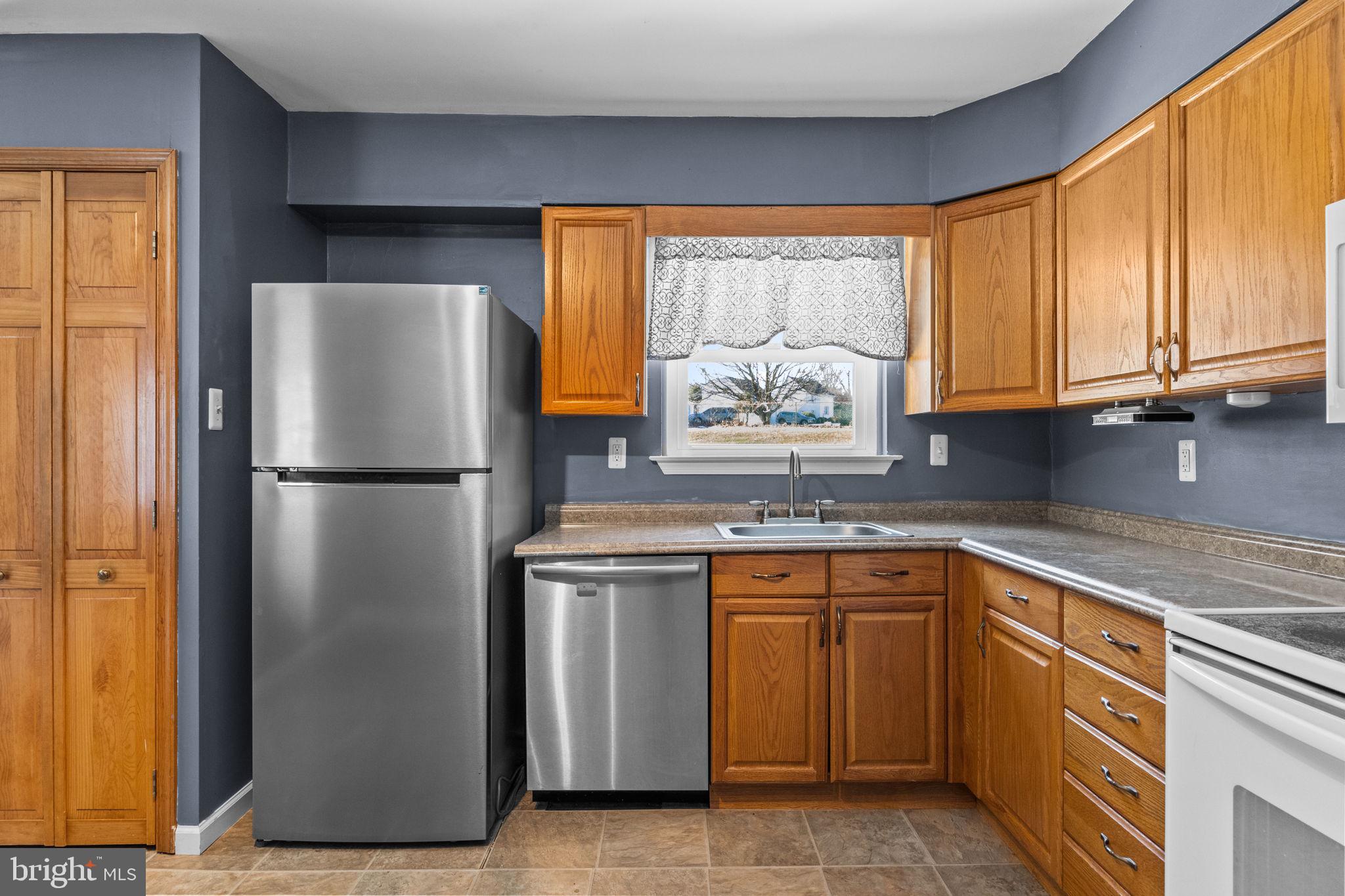 1888 Sheri Road Bensalem, PA 19020 - Photo 6 of 25 Gallery Image 6