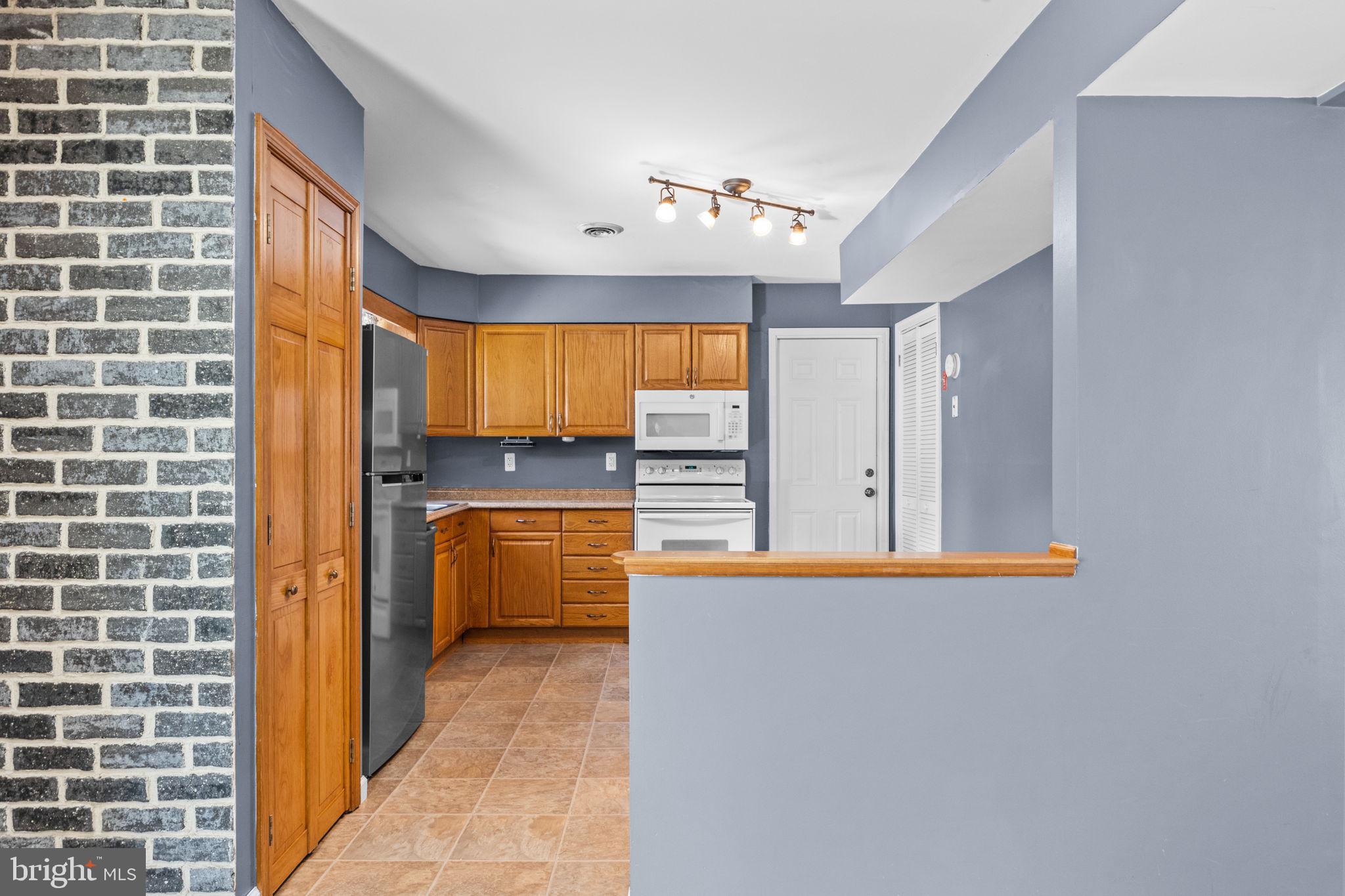 1888 Sheri Road Bensalem, PA 19020 - Photo 9 of 25 Gallery Image 9