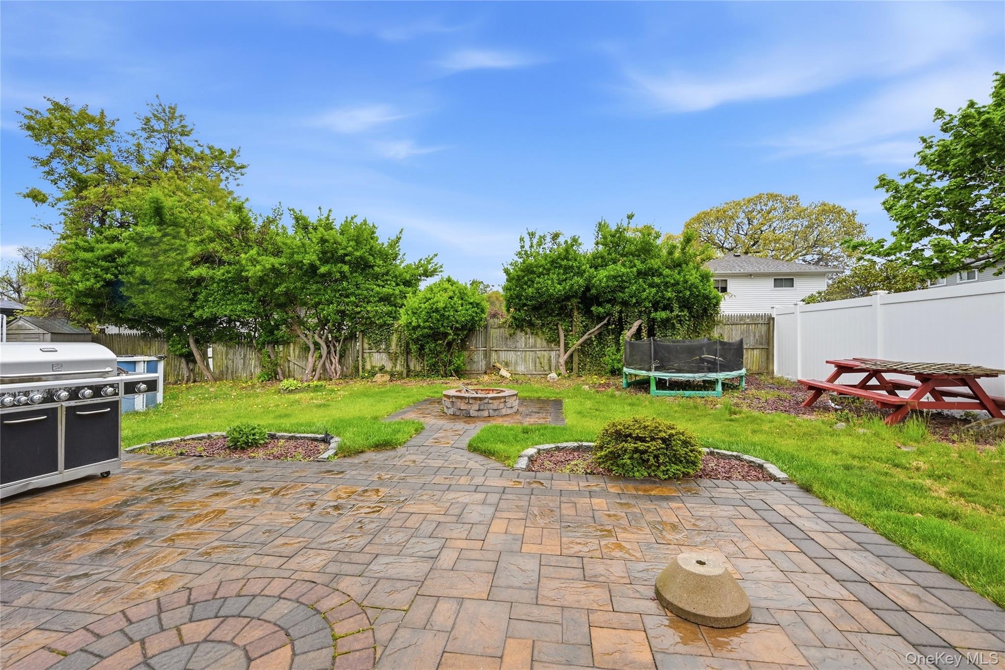 572 Benjamin Road North Babylon, NY 11703 - Photo 5 of 29