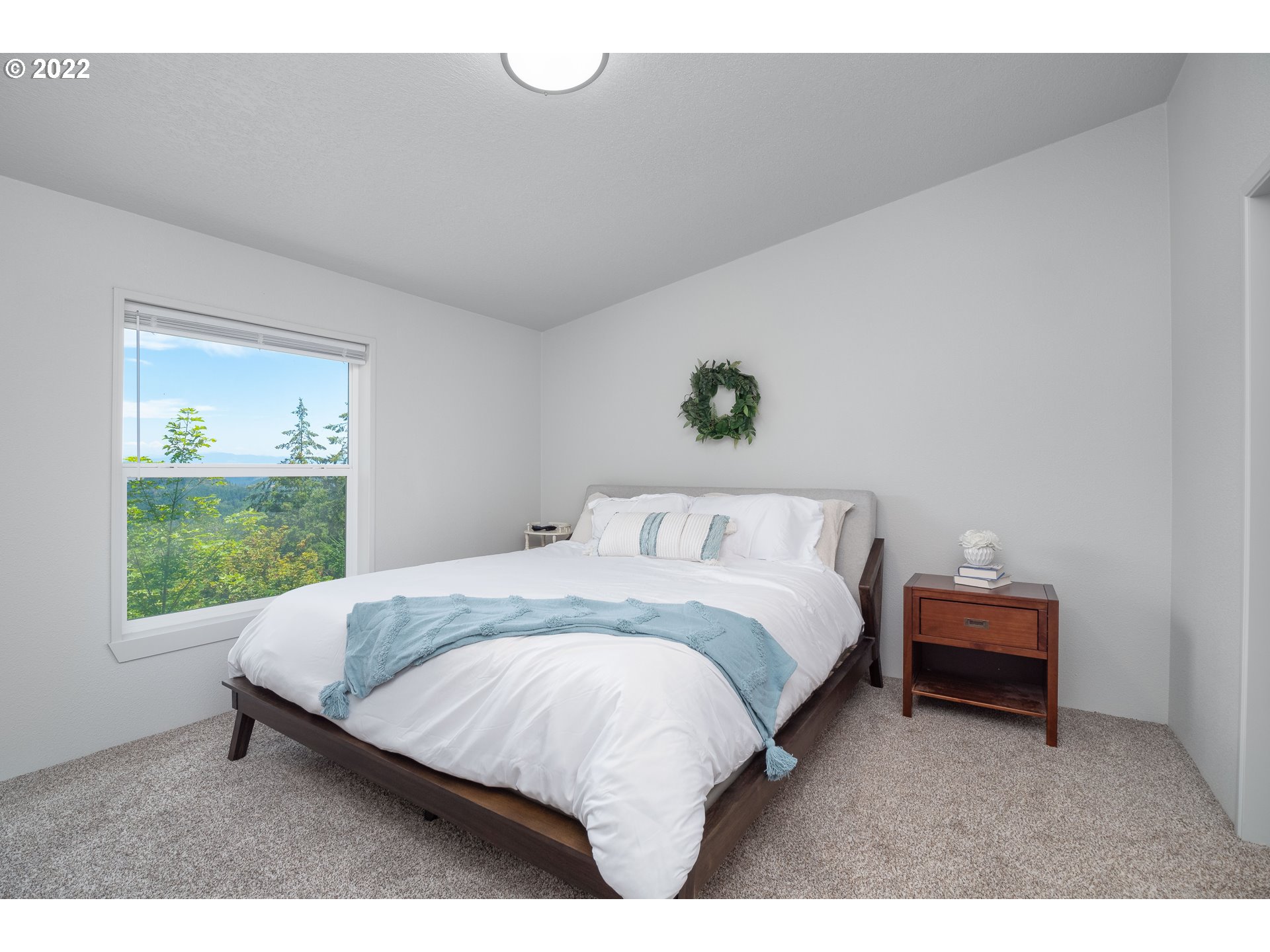 1499 Callahan Road Roseburg, OR 97471 - Photo 20 of 32 a bedroom with a bed and a window