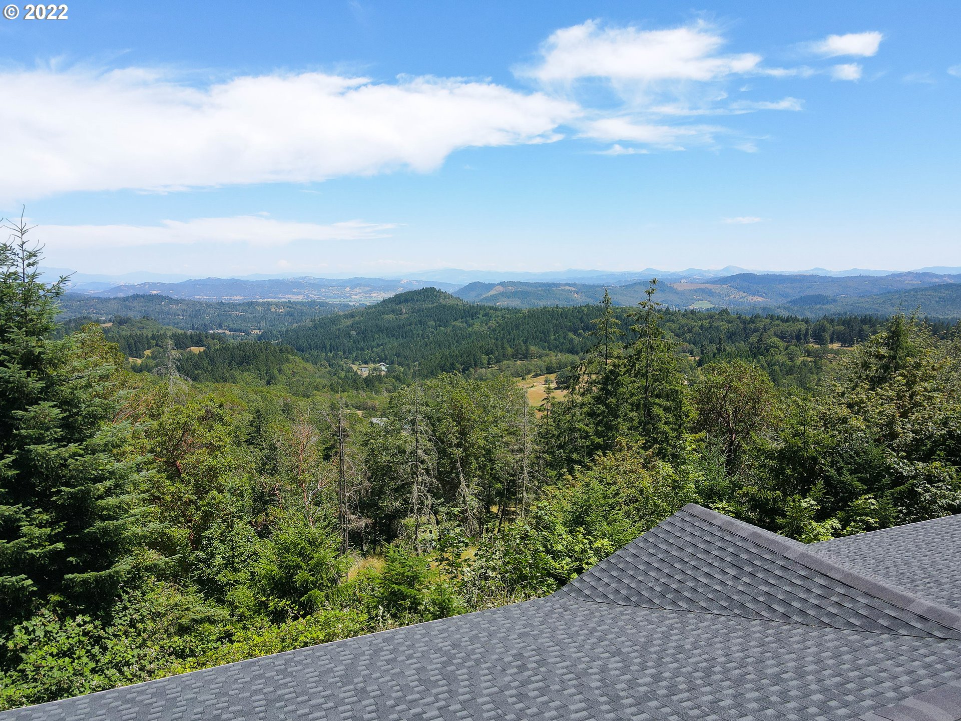 1499 Callahan Road Roseburg, OR 97471 - Photo 32 of 32 a view of a city with lush green forest