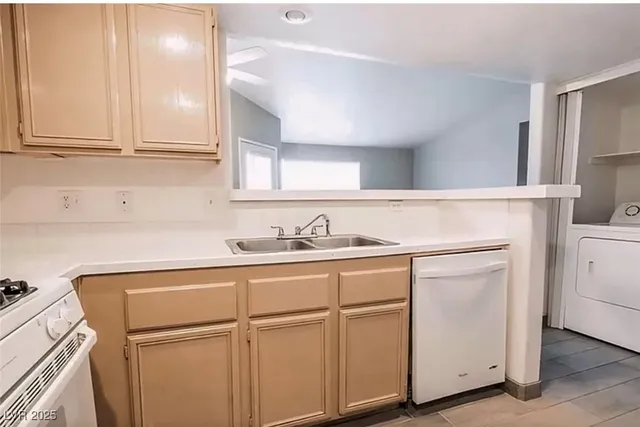 $975 | 1830 North Pecos Road, Unit 250, Las Vegas, NV 89115