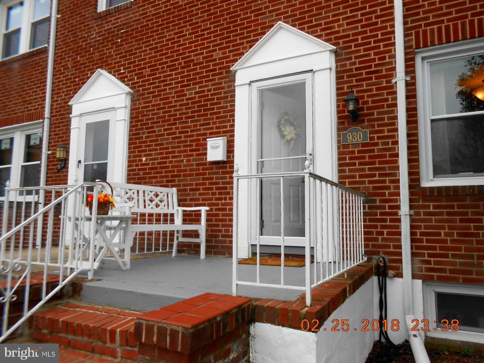 930 Elm Ridge Avenue Baltimore, MD 21229 - Photo 4 of 24 Front Porch