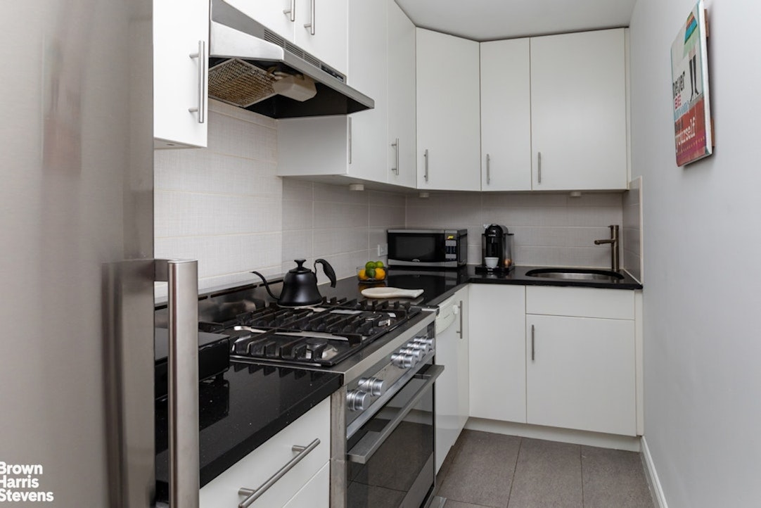 345 East 54th Street, Unit 2G Manhattan, NY 10022 - Photo 5 of 11