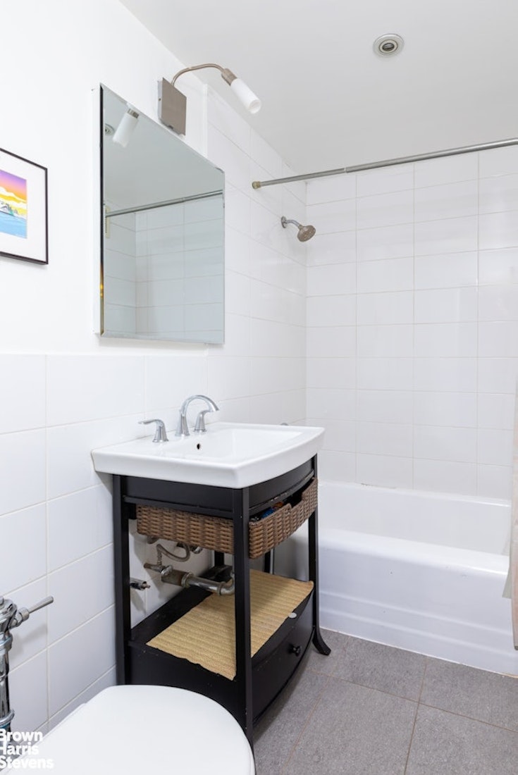 345 East 54th Street, Unit 2G Manhattan, NY 10022 - Photo 6 of 11