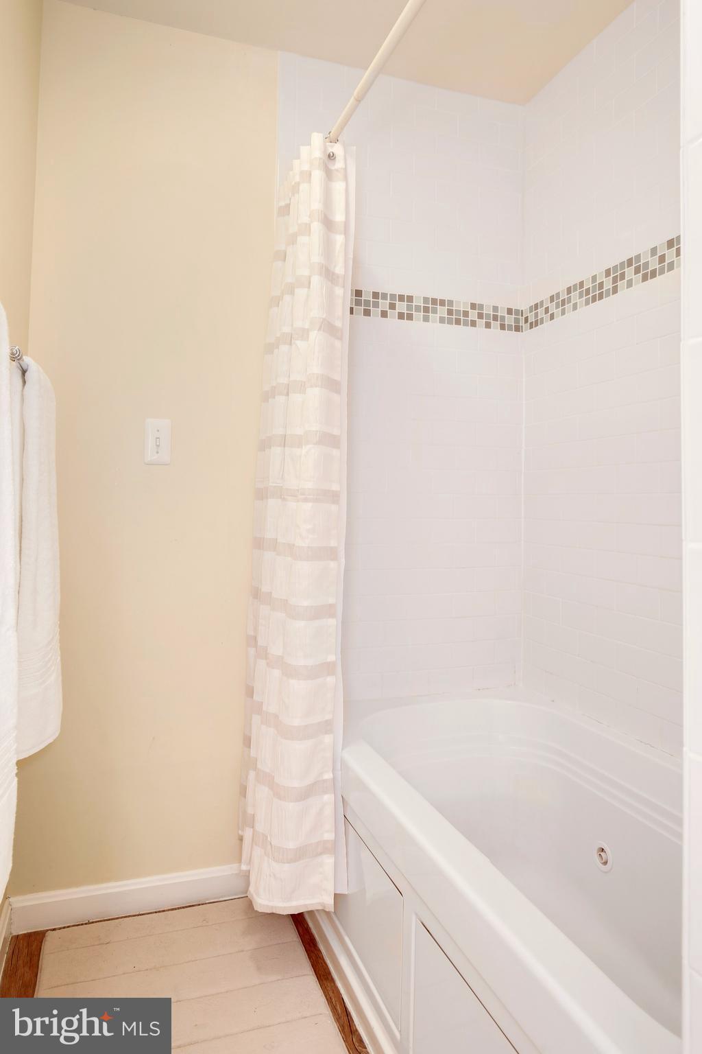 15219 Philip Lee Road Chantilly, VA 20151 - Photo 22 of 30 Bath