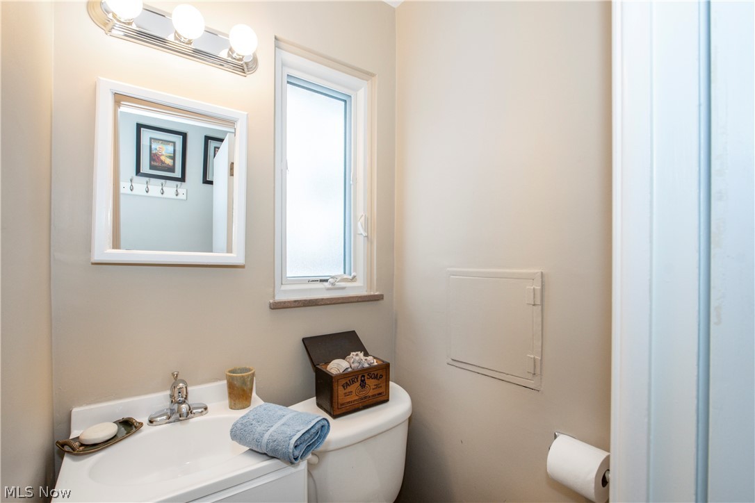 2236 Fenwick Road Cleveland, OH 44118 - Photo 19 of 32 Gallery Image 19