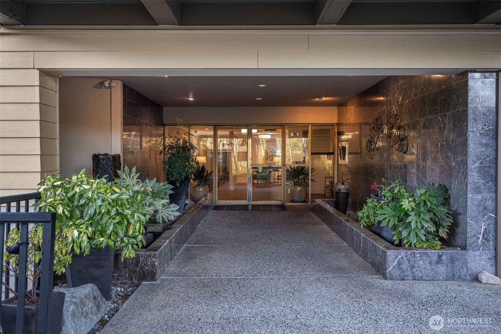 550 Elm Way, Unit 301 Edmonds, WA 98020 - Photo 35 of 37