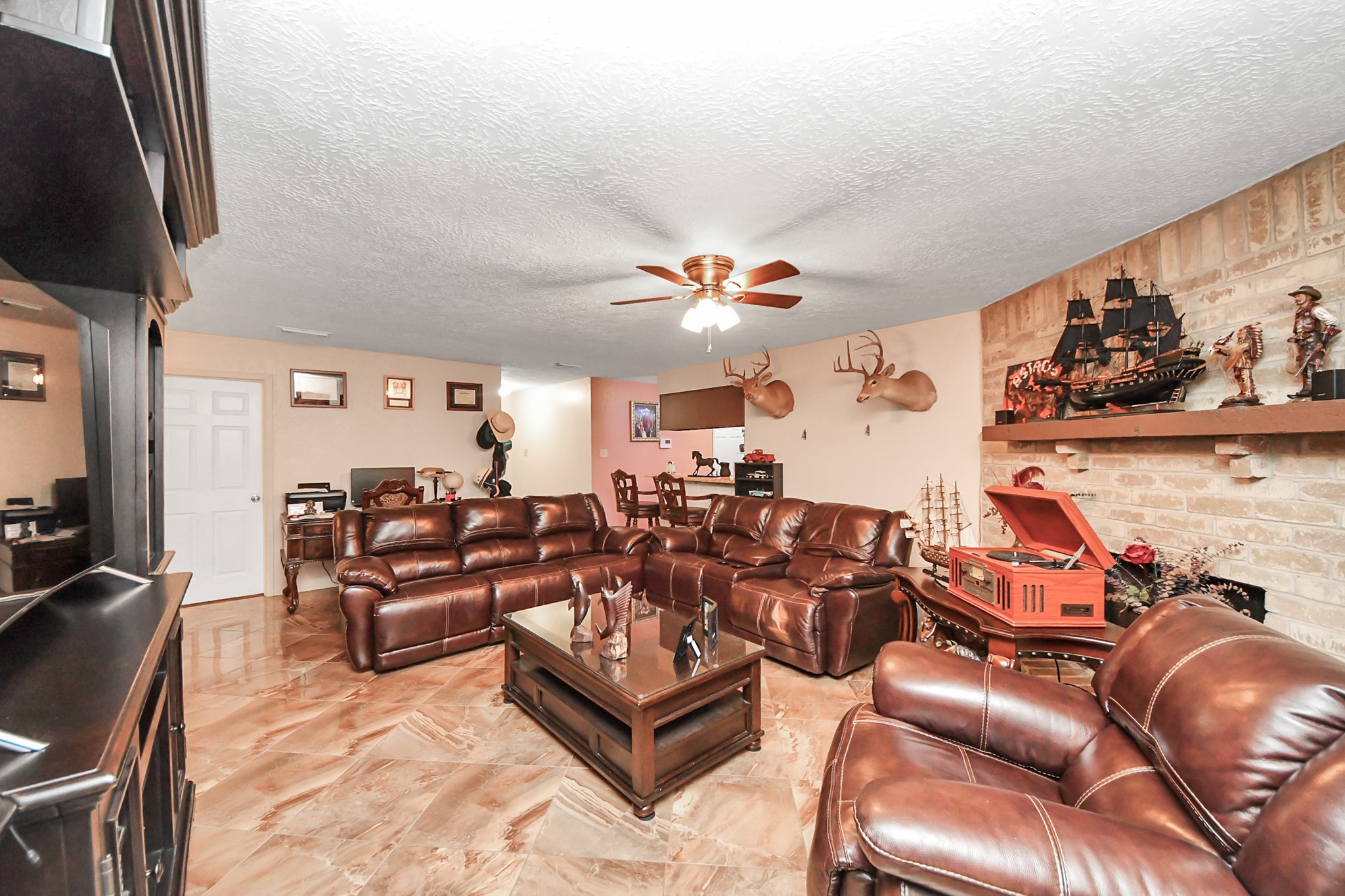 37 Wagon Ln Loop Angleton, TX 77515 - Photo 13 of 42 a living room with furniture kitchen view and a flat screen tv