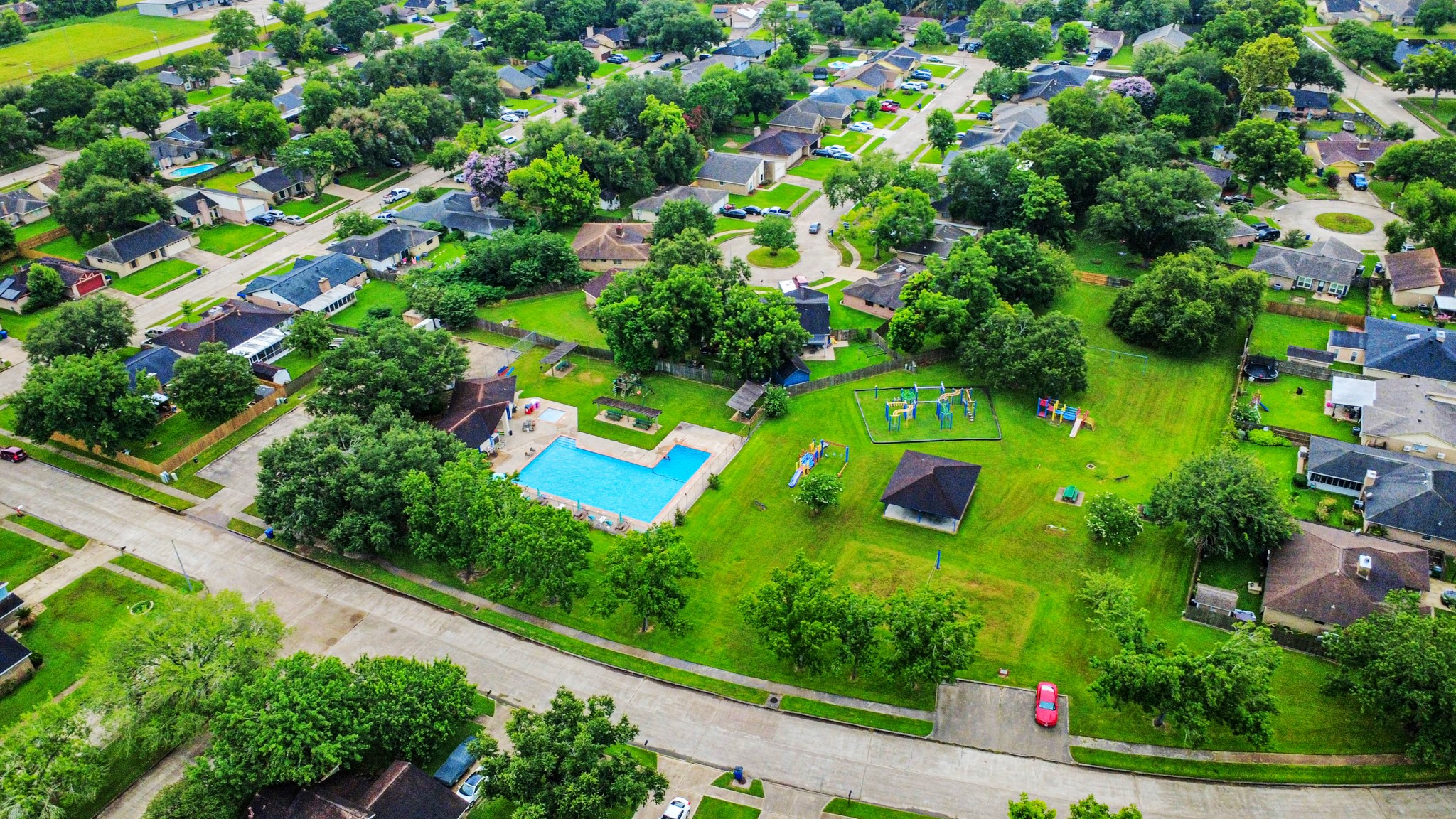 37 Wagon Ln Loop Angleton, TX 77515 - Photo 39 of 42 a view of a garden with plants