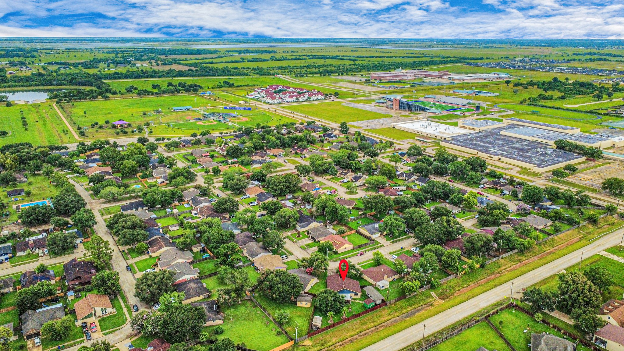 37 Wagon Ln Loop Angleton, TX 77515 - Photo 40 of 42 a view of an outdoor space