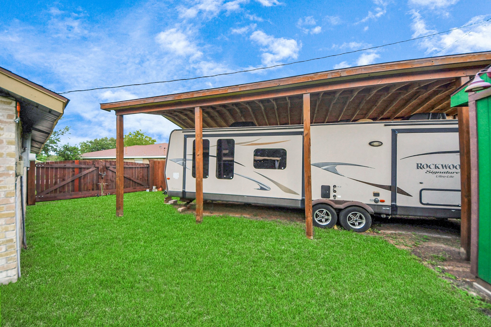 37 Wagon Ln Loop Angleton, TX 77515 - Photo 5 of 42 a view of a backyard with wooden fence