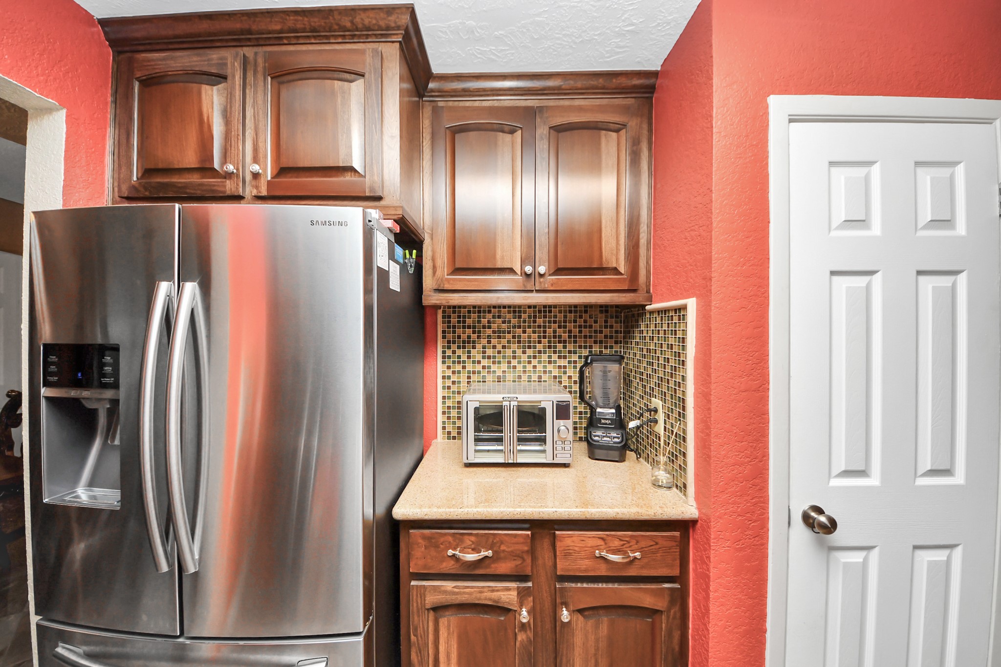 37 Wagon Ln Loop Angleton, TX 77515 - Photo 9 of 42 a metallic refrigerator freezer sitting inside of a kitchen