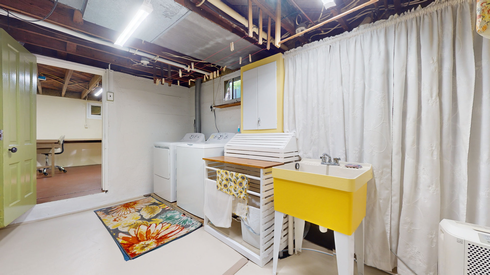 916 West Daniel Street Champaign, IL 61821 - Photo 36 of 46 a bathroom with a sink mirror and a bath tub