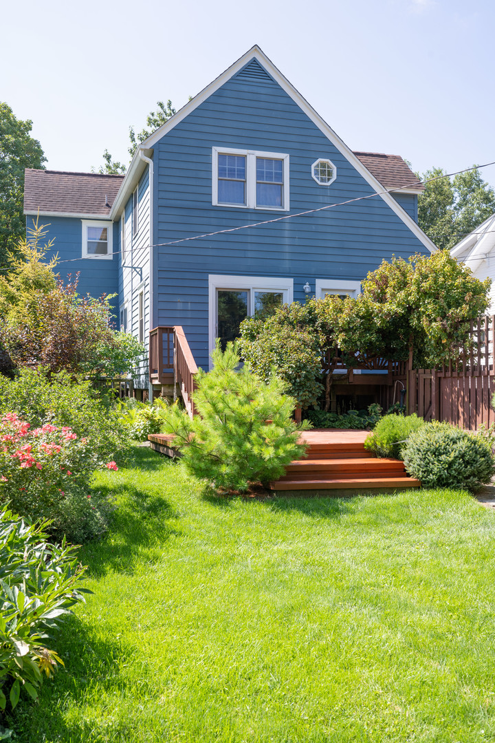 916 West Daniel Street Champaign, IL 61821 - Photo 43 of 46 a front view of a house with a yard