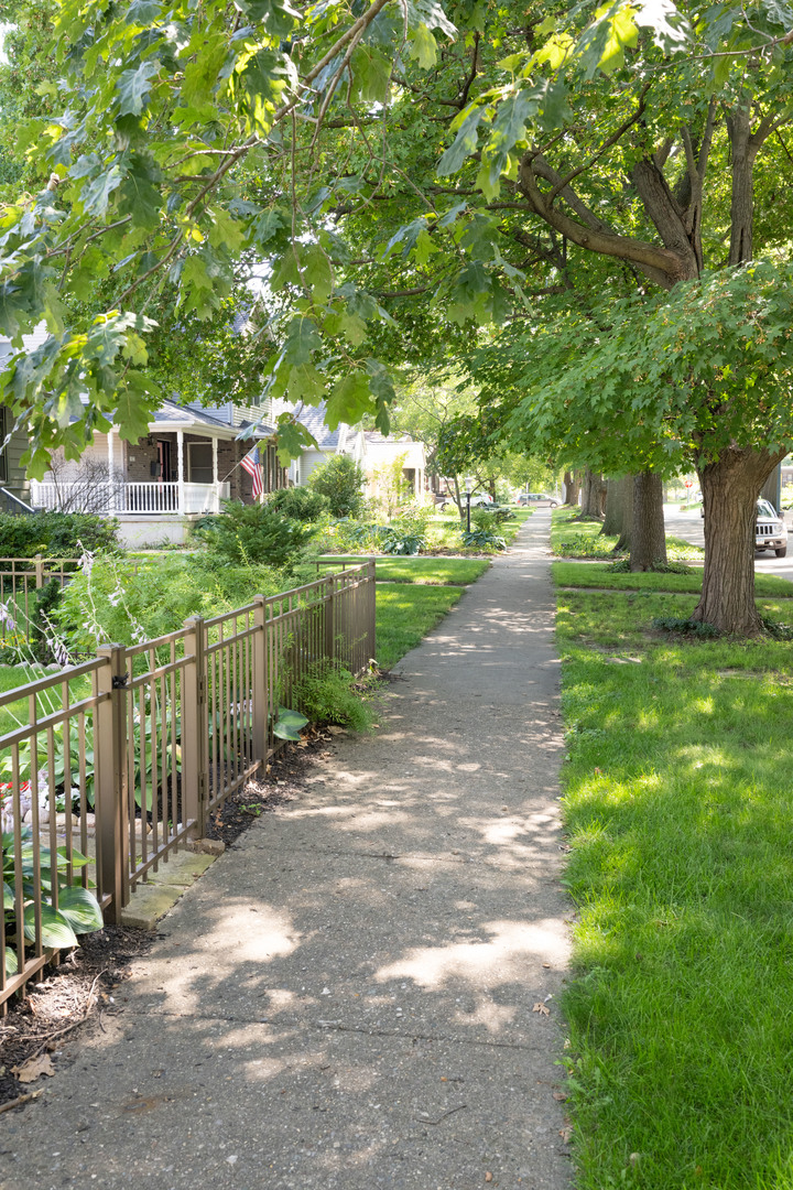 916 West Daniel Street Champaign, IL 61821 - Photo 44 of 46 a front view of a house with a yard