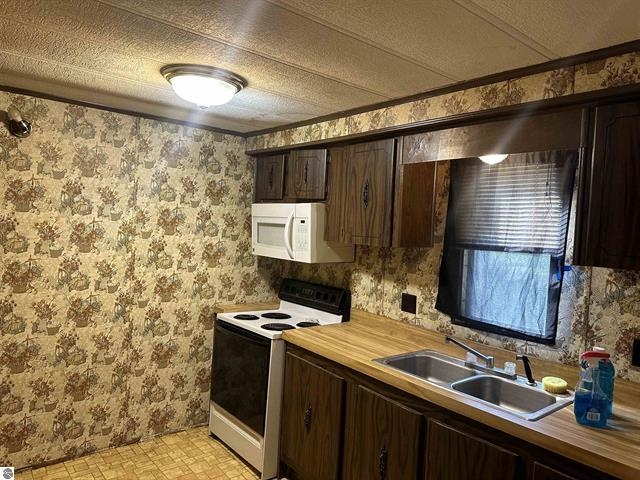 11241 Deer Lake Road Clare, MI 48617 - Photo 10 of 20 Gallery Image 10