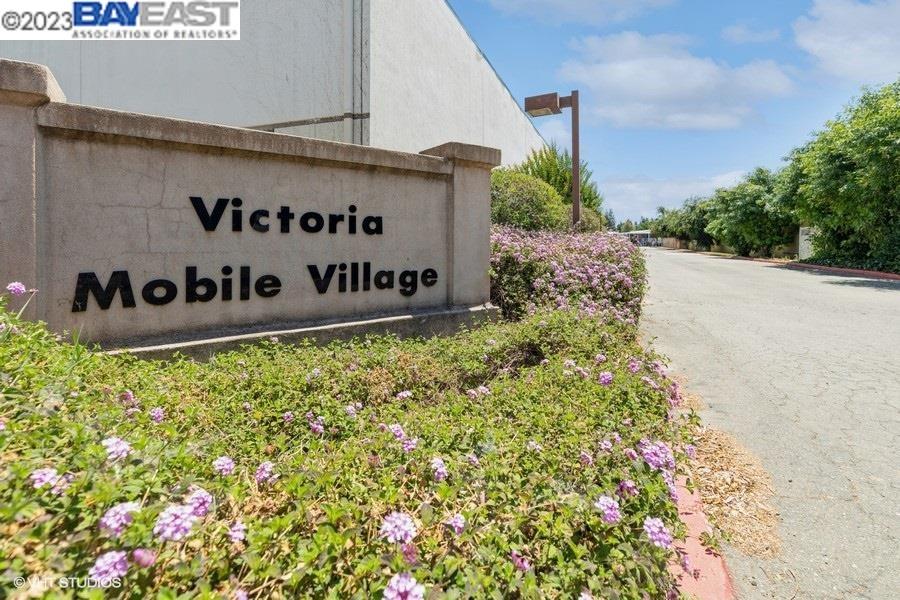 a sign that is sitting in front of a building