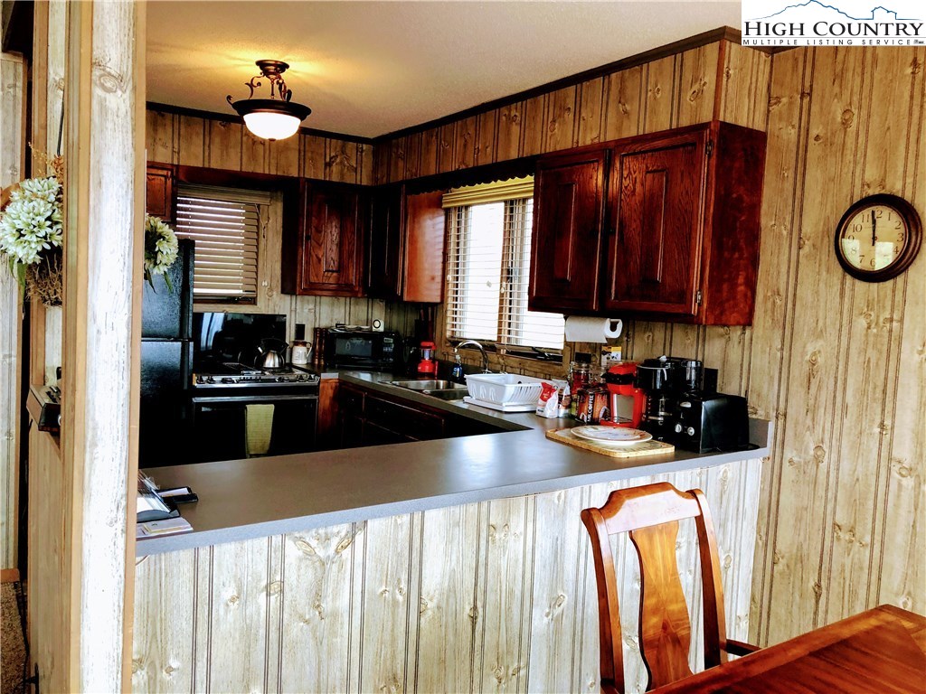208 Grassy Gap Loop Road Beech Mountain, NC 28604 - Photo 12 of 42 Gallery Image 12